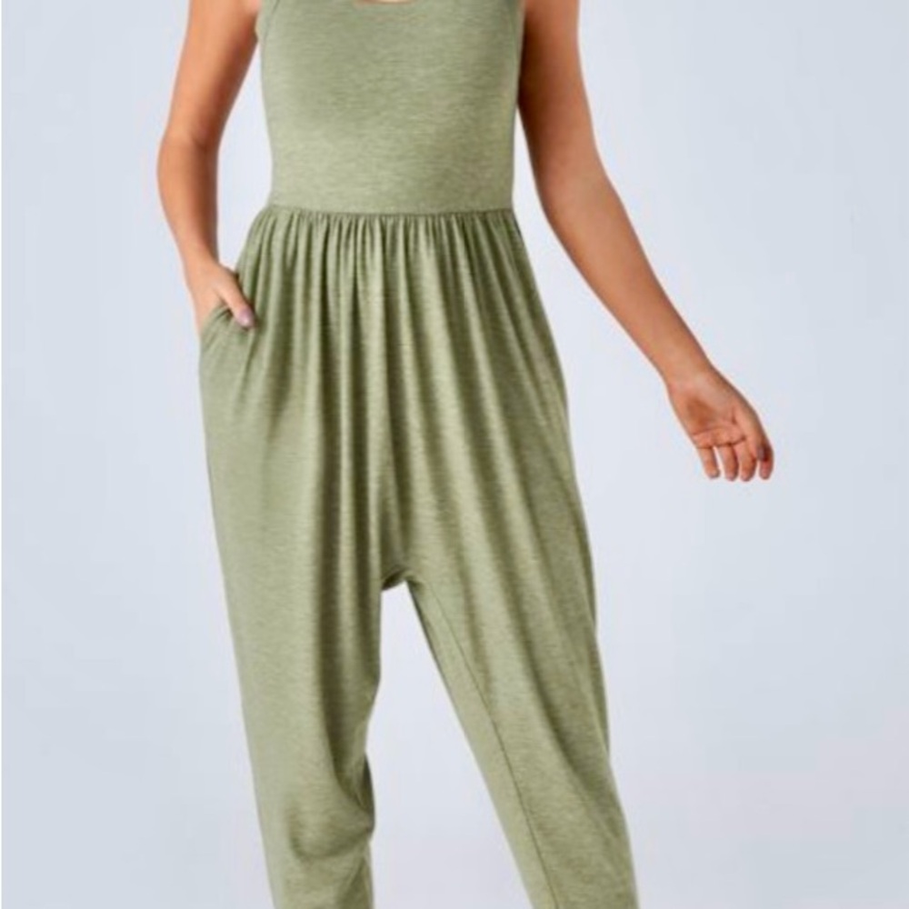 HALARA Sage Green Sleeveless Jumpsuit with Pockets